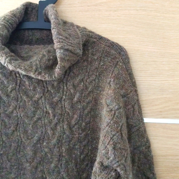 Banana Republic oversized sweater, size M - Picture 3 of 7